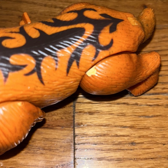 🐇 Saber Tooth Tiger walks after being winded up!  Watch the video! Mattel, Inc. - Picture 9 of 10